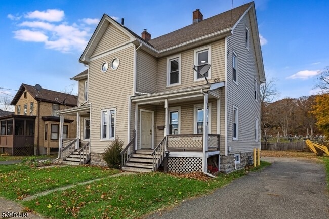 Foto del edificio - 8 Woodside Ave