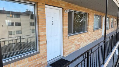 Building Photo - 1123 5th Ave S