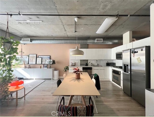 Foto principal - 645 W 9th St