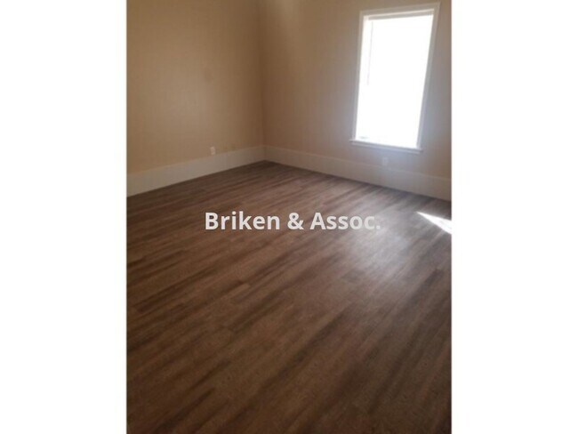 Building Photo - 1715 N Tallowood Dr