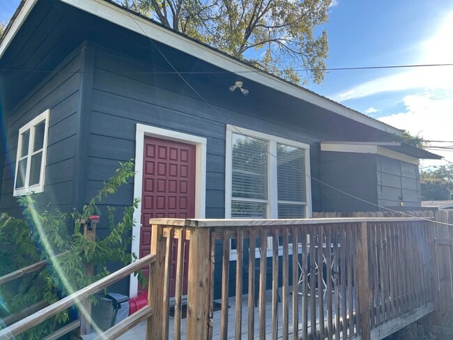 Building Photo - 607 Nelray Blvd