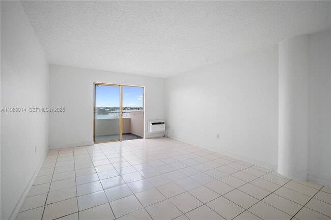 Foto del edificio - 7904 West Dr