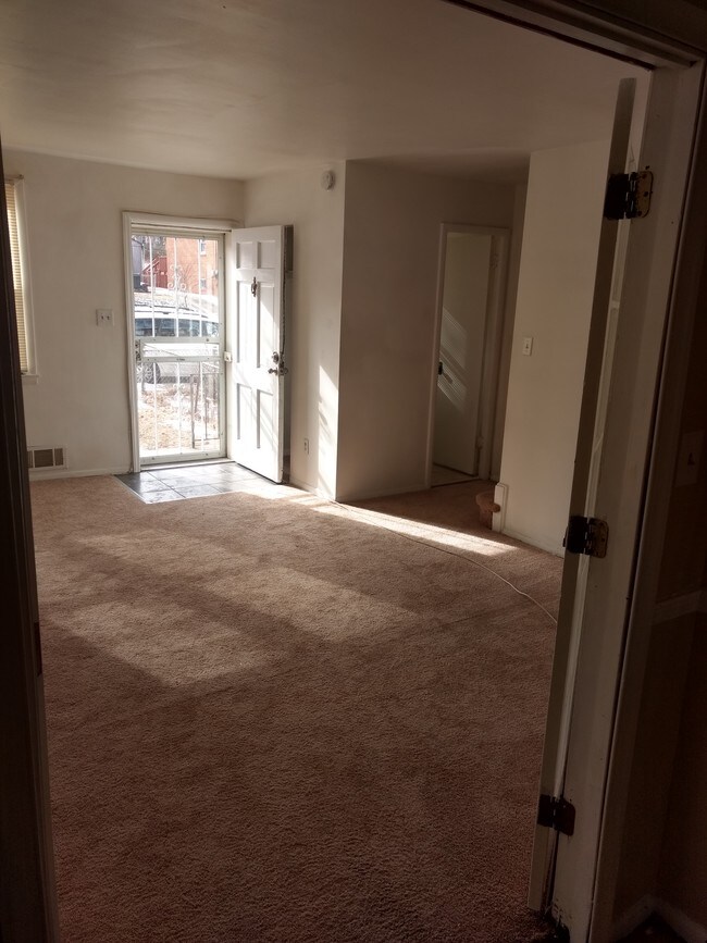 sala de estar - 828 Maury Ave