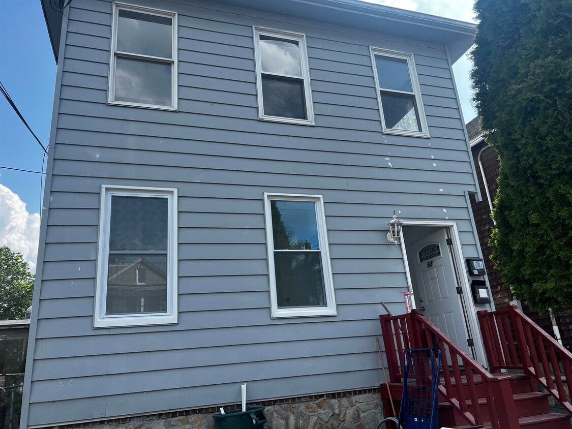 Primary Photo - 53 Linden St