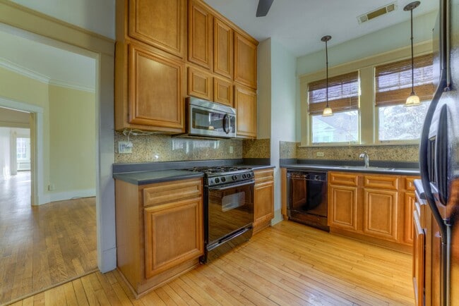 Building Photo - Central Gardens 3br Charmer!