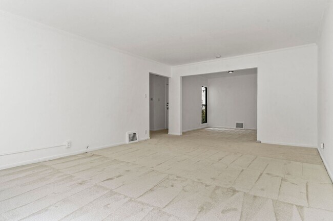 Building Photo - LARGE UCSF 1 BED APT W/ ONSITE LAUNDRY