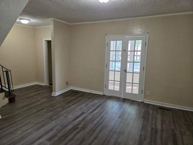 Building Photo - 1347 N Thomas Ave