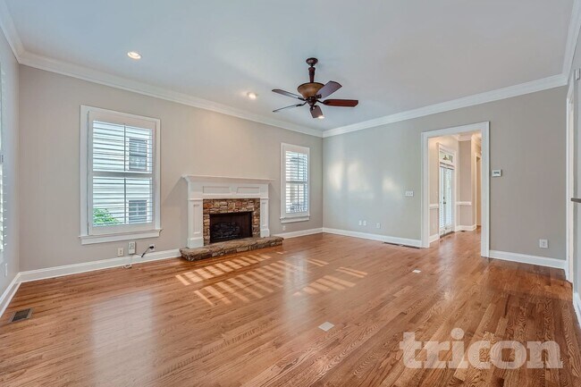 Building Photo - 1442 Hedgewood Ln NW