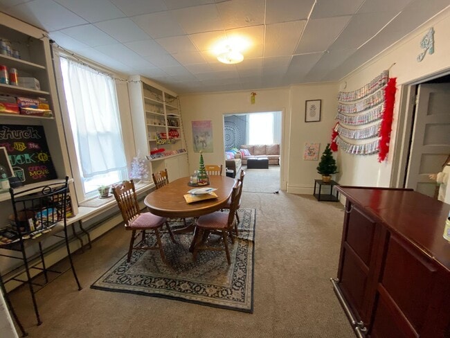 Building Photo - 1204 Kenwood Ave