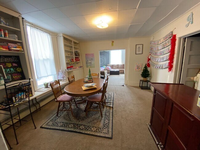 Foto del edificio - 1204 Kenwood Ave