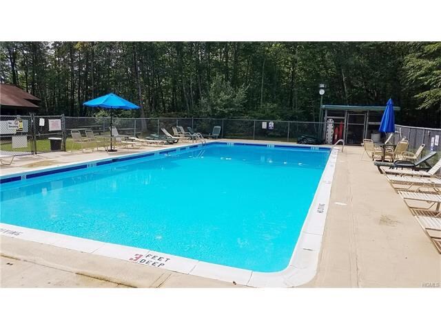 Foto del edificio - 405 Fox Run Ln