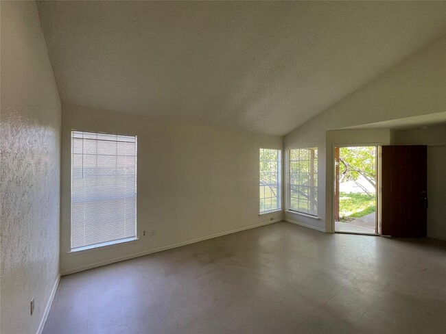 Building Photo - 7704 Brodie Ln