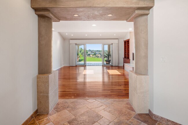 Foto del edificio - Custom Single Story in coveted Alvarado Es...