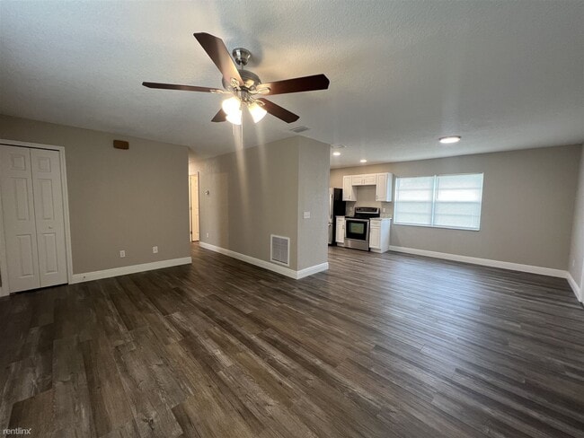 Building Photo - 3 br, 2 bath House - 1205 Padgett Circle