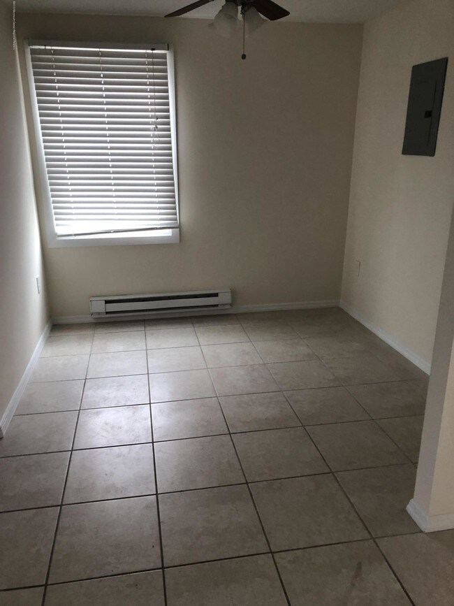Foto del edificio - 1502 Bay Blvd