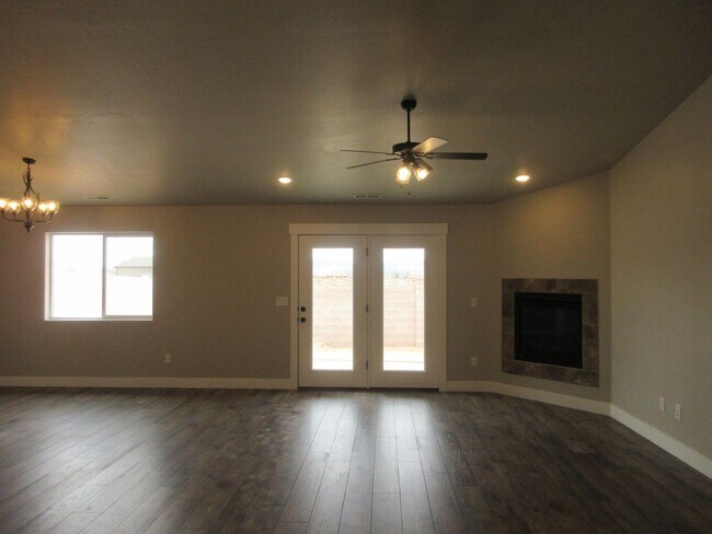 Foto del edificio - Newer 3 bedroom, 2 bath, one level home in Sycamore Trail