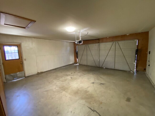 Foto del edificio - 1348 E Ferguson Ct