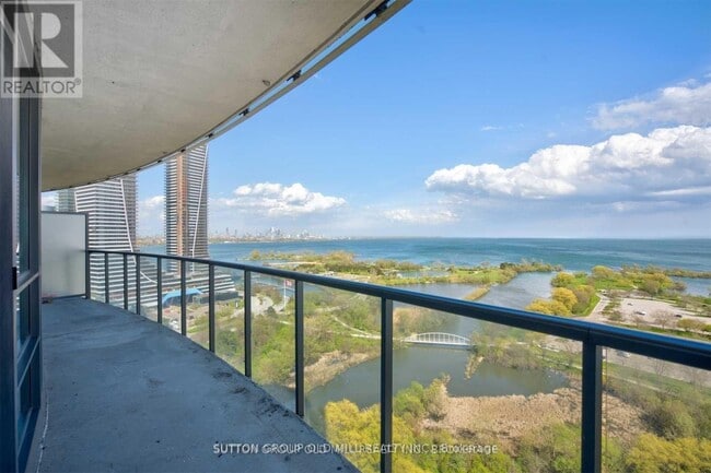 Building Photo - 2230 Lake Shore Blvd W
