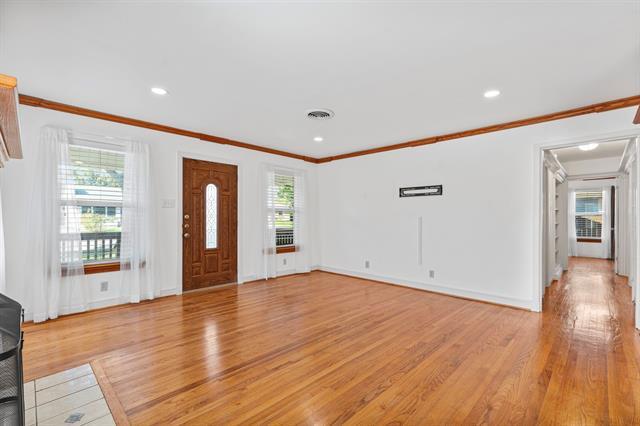 Building Photo - 3042 Newcastle Dr