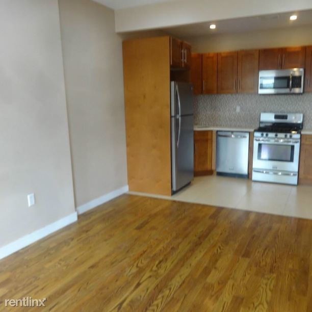 Building Photo - 688 Halsey St