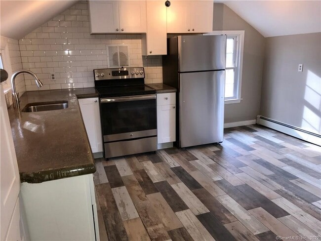 Foto del edificio - 642 Mixville Rd