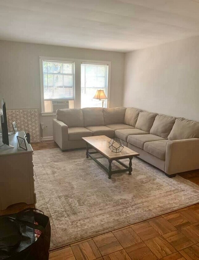Foto principal - 2858 Thornhill Rd
