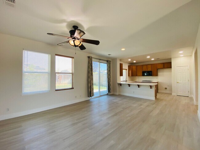 Foto del edificio - $2,295 Cornelia & McKinley, 3 Bedroom 2 Ba...