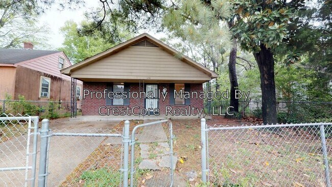 Building Photo - 1496 Oakwood St