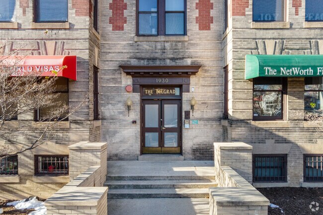 Entrada - Kirkman Condominiums