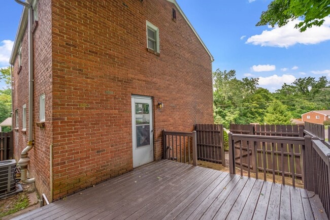 Foto del edificio - AVAILABLE AUGUST 1ST!! Gorgeous 3 BEDROOM ...