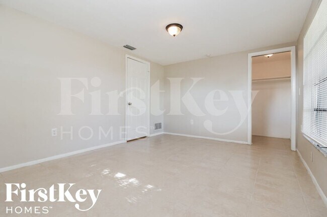 Foto del edificio - 7701 Birchwood Dr