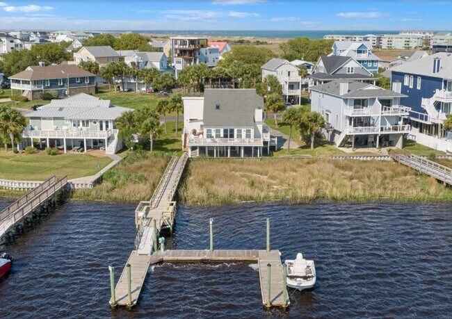 Foto del edificio - TIME TO SECURE YOUR BOATER'S PARADISE FOR THE SPRING OF '26