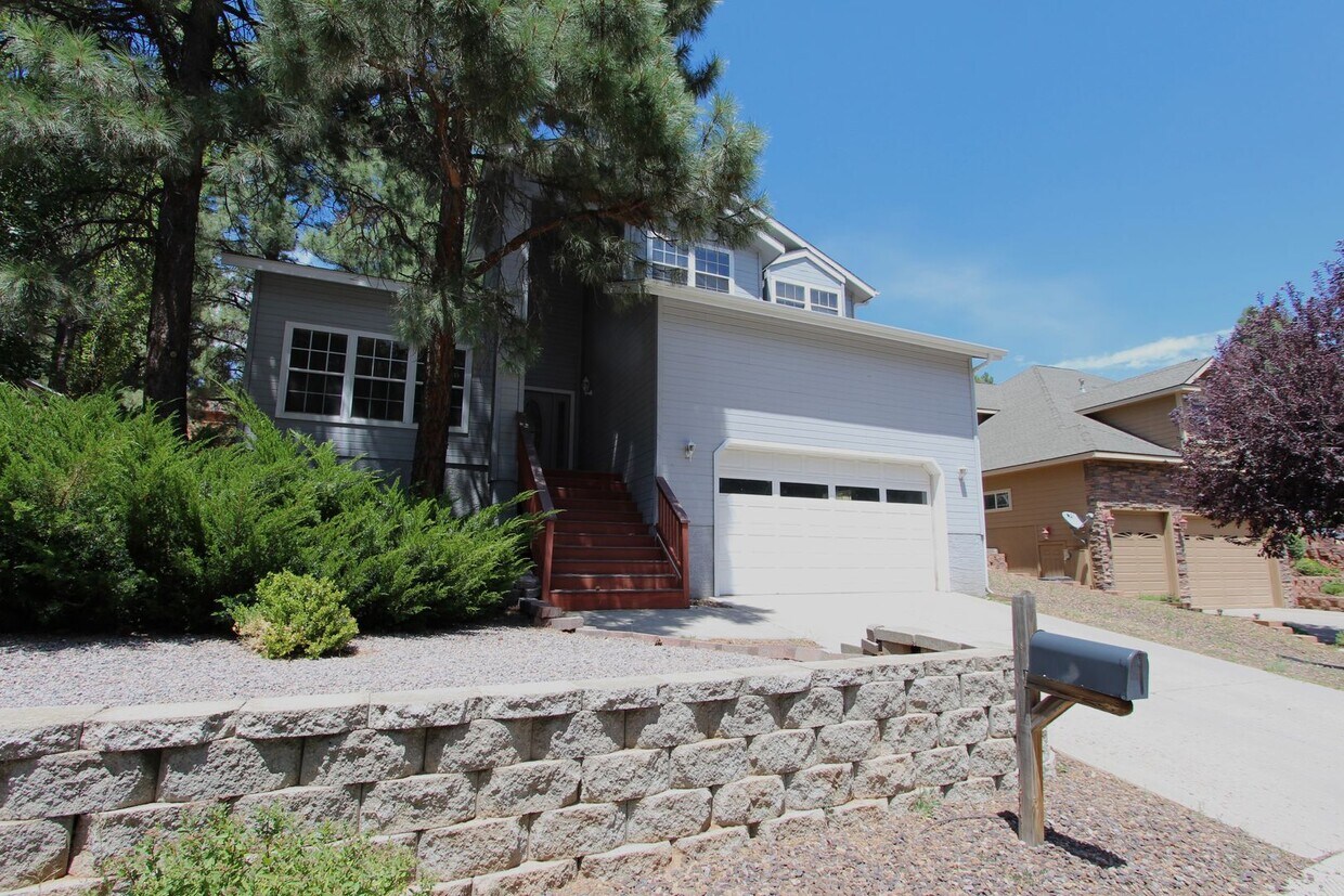 Primary Photo - 4 Bed | 2.5 Bath Home Near Continental Cou...
