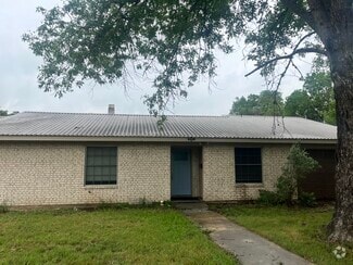 Building Photo - 504 Kessler St