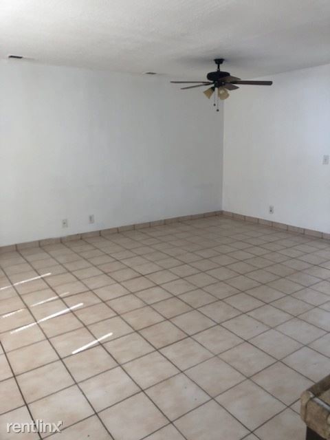 Building Photo - 1001 W 15th St