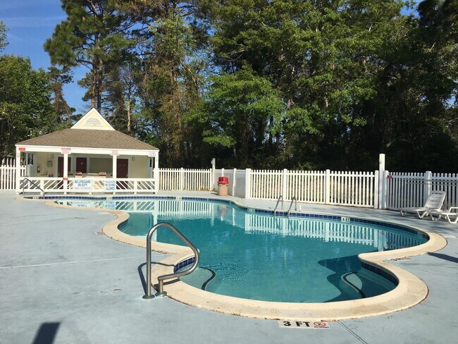 Foto del edificio - First Floor, 1 Bedroom, 1.5 Bath Condo Wit...