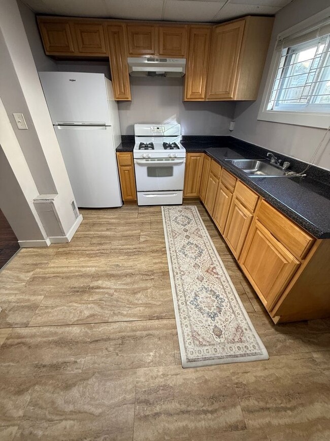 Building Photo - Charming 2 Bedroom Home in Point Breeze, South Philly