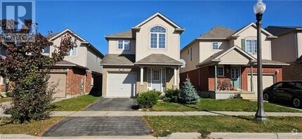 Building Photo - 456 Beaumont Cres