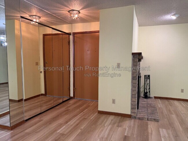 Building Photo - 3237 17th Ave S