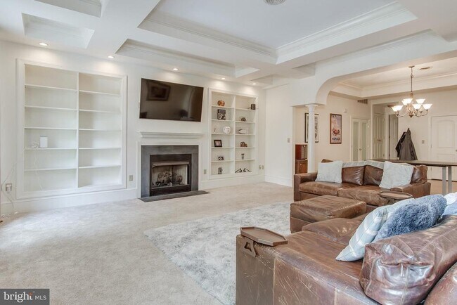 Building Photo - 33 N Market St