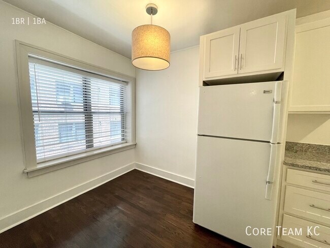 Foto del edificio - 710 W 48th St