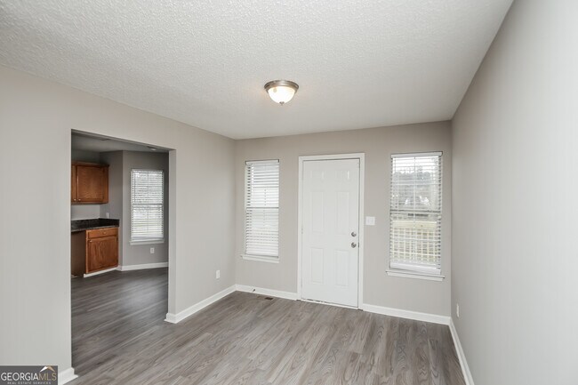 Building Photo - 4058 Five Oaks Ct