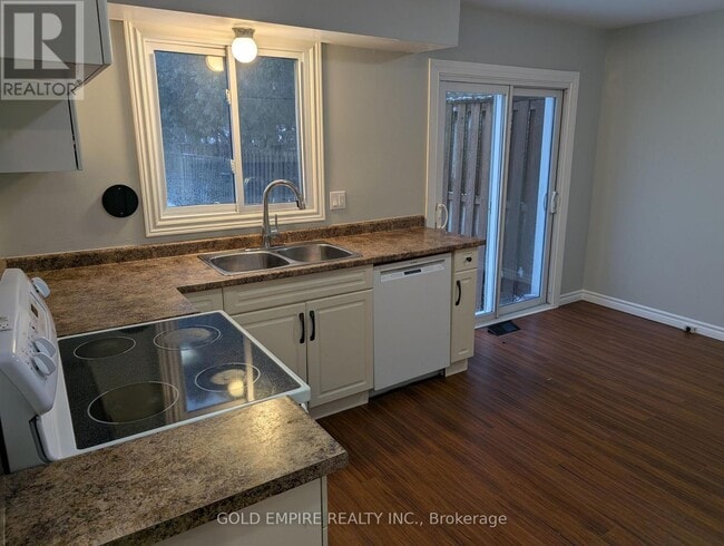 Building Photo - 105 Augusta Crescent