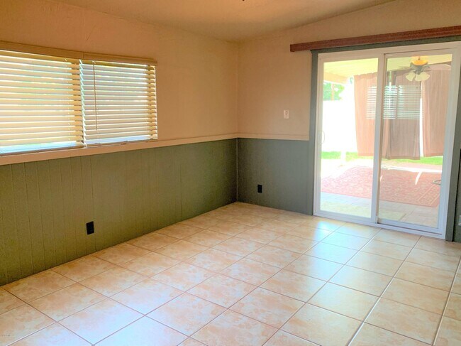 Building Photo - 3037 E Mulberry Dr
