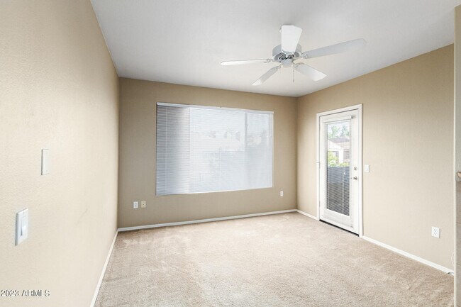 Foto del edificio - 4925 E Desert Cove Ave