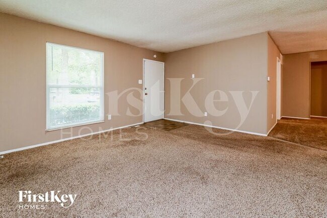 Foto del edificio - 6155 Fox Chase Ct