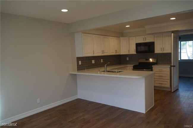 Building Photo - 3 br, 2 bath Condo - 4851 Royce Rd