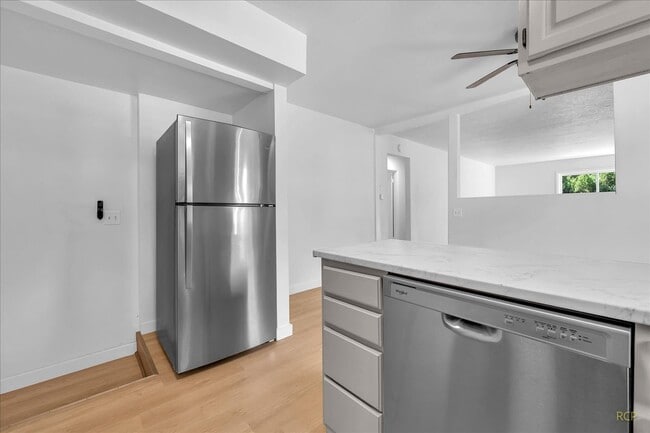 Building Photo - 9710 S Corbett Ln