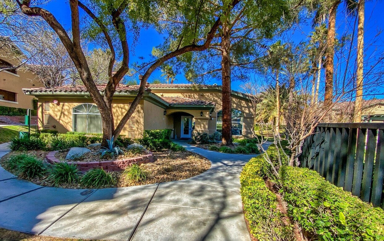 HOLIDAY SPECIAL! SIGN YOUR LEASE BY DEC 1ST AND RECEIVE YOUR FIRST 2 WEEKS RENT FREE! Experienc... - HOLIDAY SPECIAL! SIGN YOUR LEASE BY DEC 1ST AND RECEIVE YOUR FIRST 2 WEEKS RENT FREE!   Experienc...