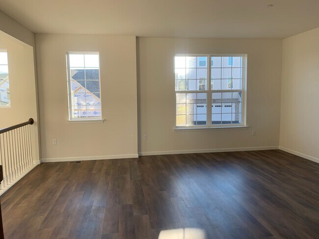 Building Photo - 1855 Shady Ln